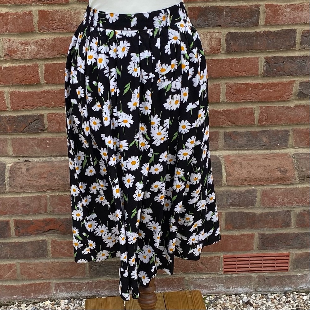 Vintage Debenhams Label Size 12 Midi Skirt Daisy Floral Print Black White - Picture 1 of 10